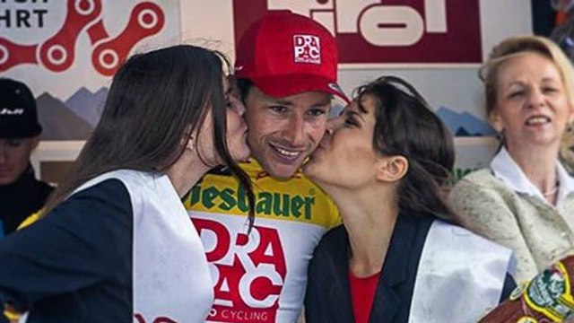 Dieses Detail am Foto ist zum Kaputtlachen!