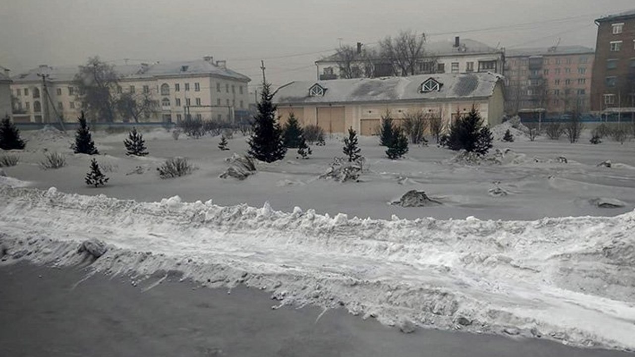 Schwarzer Schnee fällt in Sibirien: Über den Grund sind Bewohner schockiert!