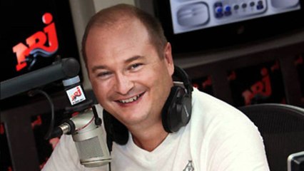 Cauet sur NRJ : Accusé de séquences truquées, il répond avec humour dans une lettre ouverte