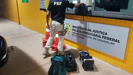 Download Video: Duas mulheres em posse de quase 28 kg de maconha são presas pela PRF em ônibus de linha na BR-277