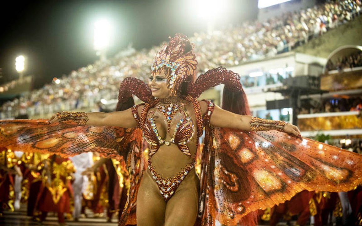 Die brasilianische Trommelkönigin sorgt mit explosivem Kostüm für Aufregung