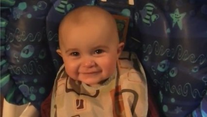 Un bébé très émotif quand sa maman chante