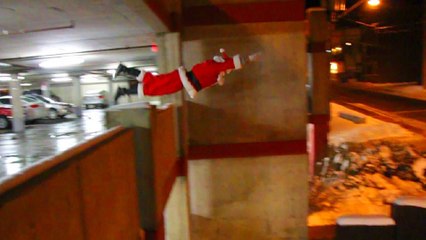 ''Santa Parkour'' : le parkour sensationnel du Père-Noël