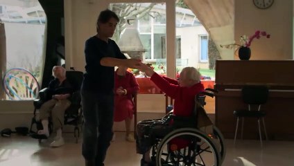 Doksanlarında Bir Genç Kız - Fragman