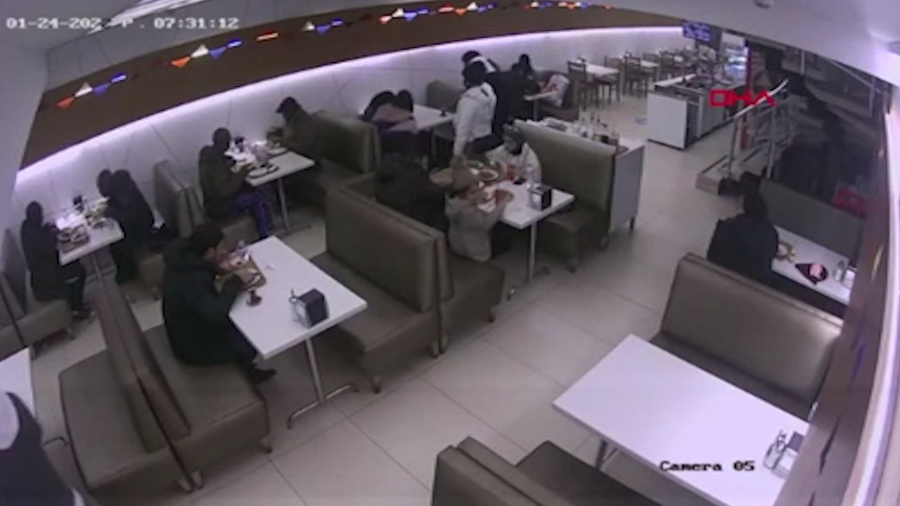 Yabancı uyruklu kadının çantasını çalan hırsızlar kamerada