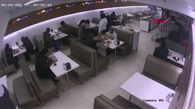 Yabancı uyruklu kadının çantasını çalan hırsızlar kamerada