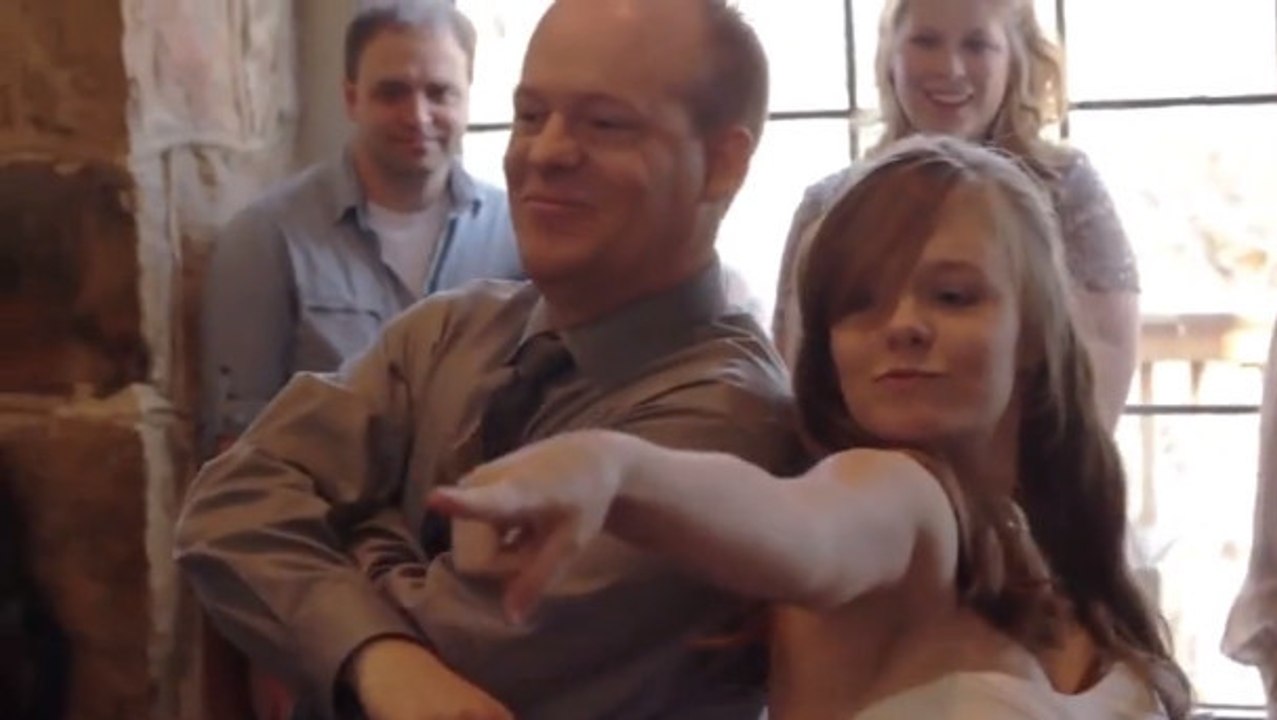 Ce père et sa fille ont dansé ensemble lors du mariage de celle-ci. Et ils ont décidé d'innover