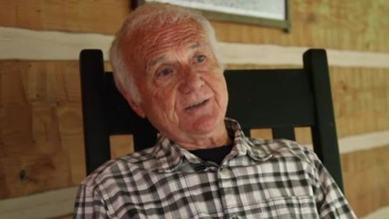 Irre Karriere: Ihr erratet nie, was dieser 85-jährige Priester heute beruflich macht!