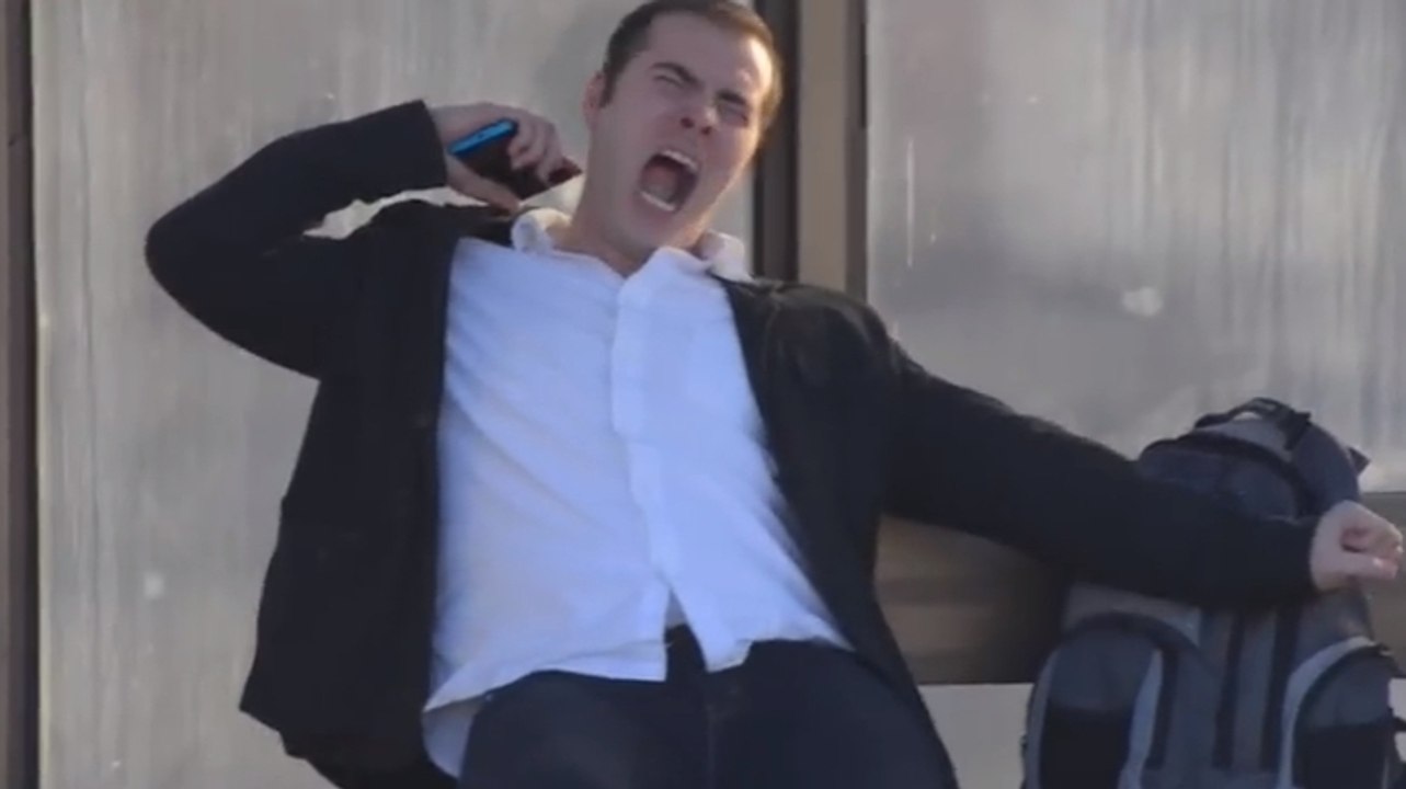 Ces gens baillent de façon particulière. Vous allez mourir de rire