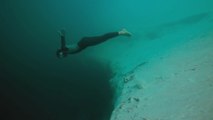 Cet homme réalise un plongeon incroyable. Il va vous faire frissonner