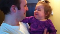 Cette fillette découvre son père sans barbe. Sa réaction est étonnante