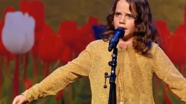 Cette jeune fille a une voix exceptionnelle. Vous allez avoir du mal à y croire