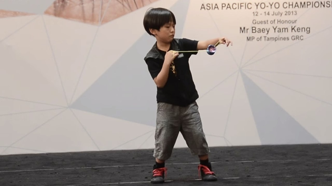 Cet enfant de 6 ans est un vrai pro du yo-yo. Son talent va vous étonner