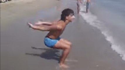 Ce jeune homme a épaté les vacanciers présents sur cette plage. Découvrez comment