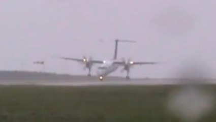 Cet avion a frôlé le crash. Regardez cet incroyable atterrissage