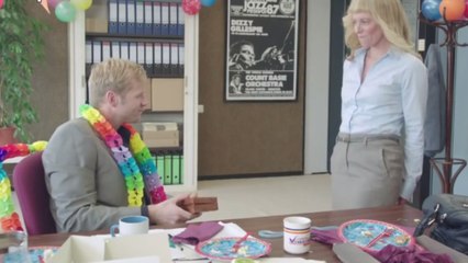 Cet homme a reçu le cadeau d'anniversaire le plus gênant du monde. Il ne s'attendait pas à ça