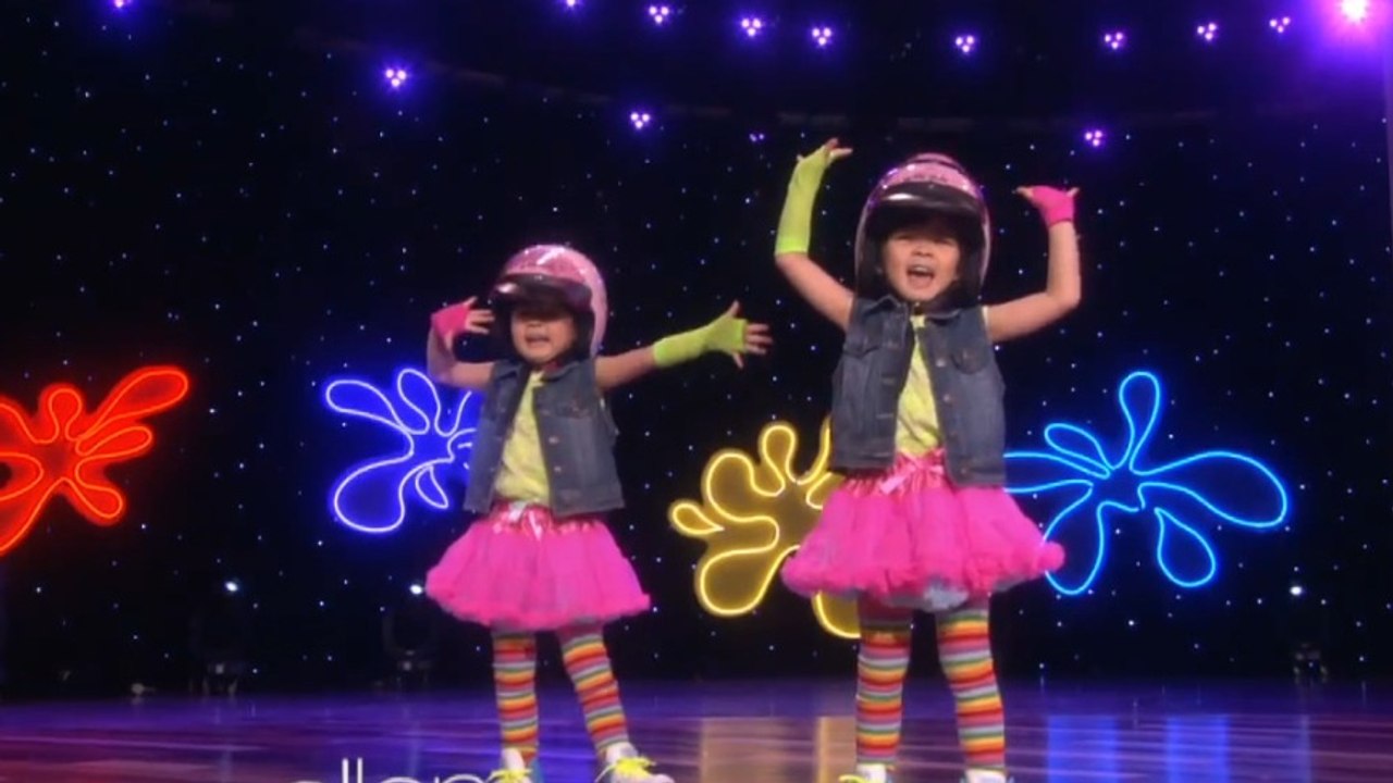 Ces deux jeunes jumelles ont un talent bien à e...