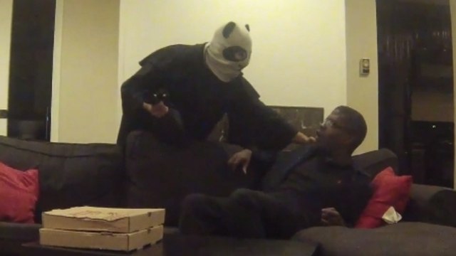 Ce livreur de pizza a eu la peur de sa vie. Il n'est pas prêt d'oublier cette blague