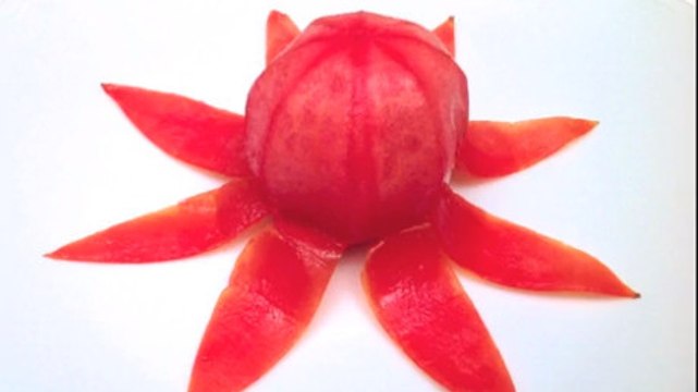 Comment transformer une tomate en fleur ? Avec cette astuce, c'est très simple