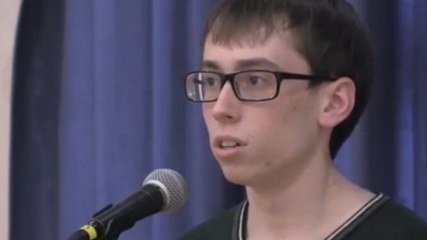 Ce jeune homme a décidé d'écrire à propos de l'alcoolisme de son père. Son poème est très touchant