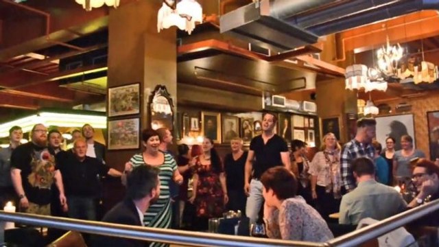 Pour sa demande en mariage, cet homme a vu grand. C'est spectaculaire