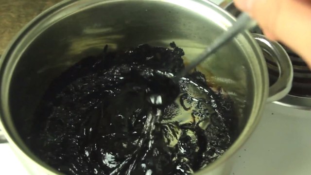 Voilà ce qui se passe quand on fait bouillir du Coca-Cola. Vous n'allez pas en revenir