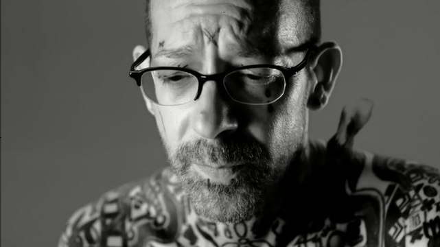 Cette vidéo fait vivre les tatouages d'un homme grâce à des effets visuels. Le résultat est sublime !