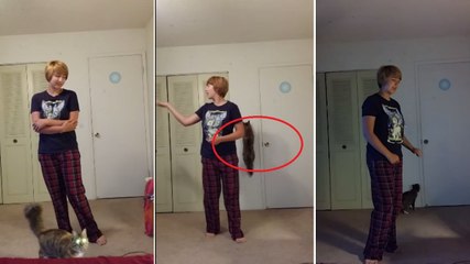 Cette jeune femme voulait danser devant sa caméra. Mais son chat n'était pas d'accord