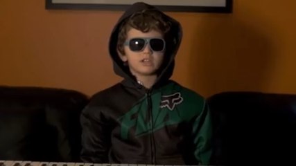 Ce petit garçon est incroyable. Il va vous apprendre à écrire une chanson en 30 secondes