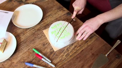 Vous pensiez savoir couper un gâteau ? Cette vidéo va vous prouver le contraire