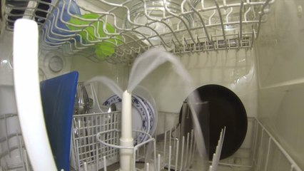 Voici ce qu'il se passe à l'intérieur d'un lave-vaisselle en marche. C'est vraiment étonnant