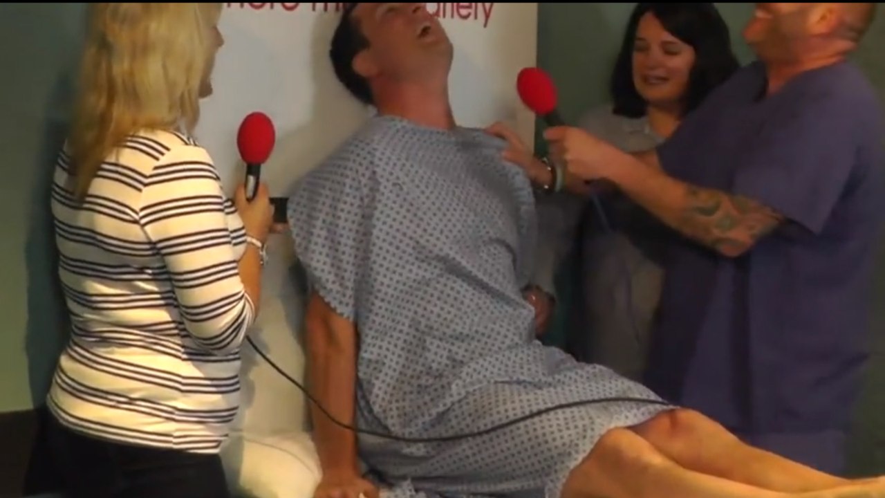 Cet animateur radio a vécu les sensations de l'accouchement en direct. Et voilà sa réaction