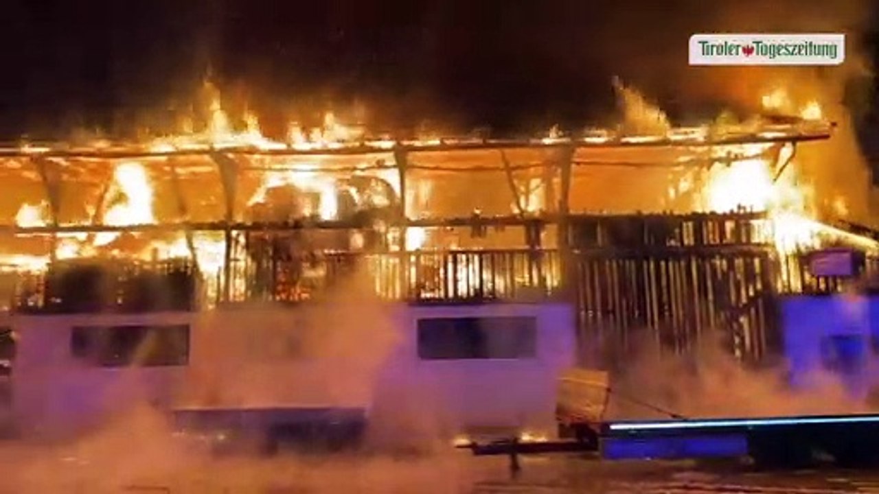 Stall in Flammen: Großeinsatz der Feuerwehr bei Bauernhof in Radfeld