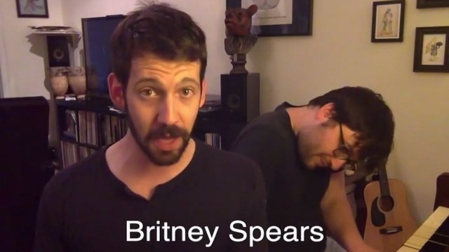 Cet artiste imite la voix de 29 célébrités à la perfection. Le tout en chanson