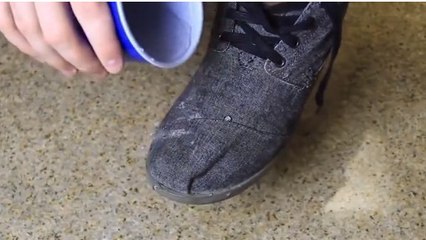 Avec cette astuce, vos chaussures ne prendront plus jamais la pluie. Découvrez la vite !