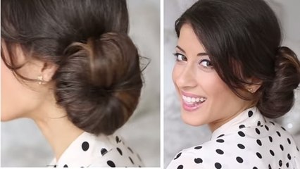 Apprenez à faire un chignon sur le côté très facilement. 2 minutes suffisent !