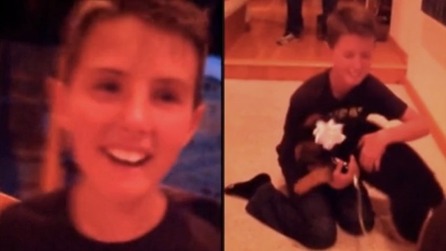 Ce jeune garçon vient de recevoir le cadeau de ses rêves : un petit chiot. Sa réaction ne se fait pas attendre