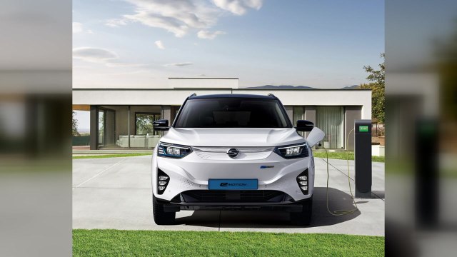 [기업] 쌍용차, 첫 전기차 '코란도 이모션' 출시 / YTN