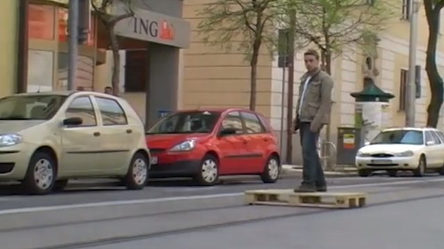 Cet homme a inventé un nouveau moyen de locomotion. Découvrez de quoi il s'agit
