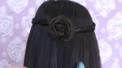 Comment réaliser une fleur dans vos cheveux ? Découvrez une technique simple