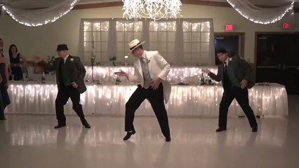 Ce marié dévoile son talent pour la danse en pleine cérémonie. Les invités ne s'attendaient pas à un tel numéro !