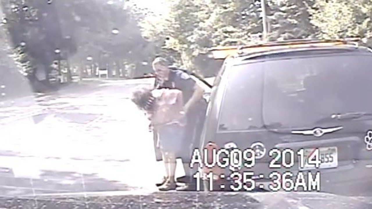 Ce policier arrête une conductrice en infraction pour finalement ... lui sauver la vie. Vous n'allez pas en revenir !