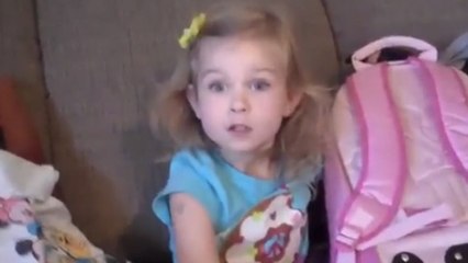 Cette fillette vient d'apprendre qu'elle va aller à Disneyland pour son anniversaire. Sa réaction ne se fait pas attendre
