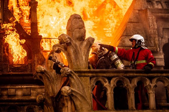 Notre-Dame brûle dans la bande-annonce du nouveau film de Jean-Jacques Annaud