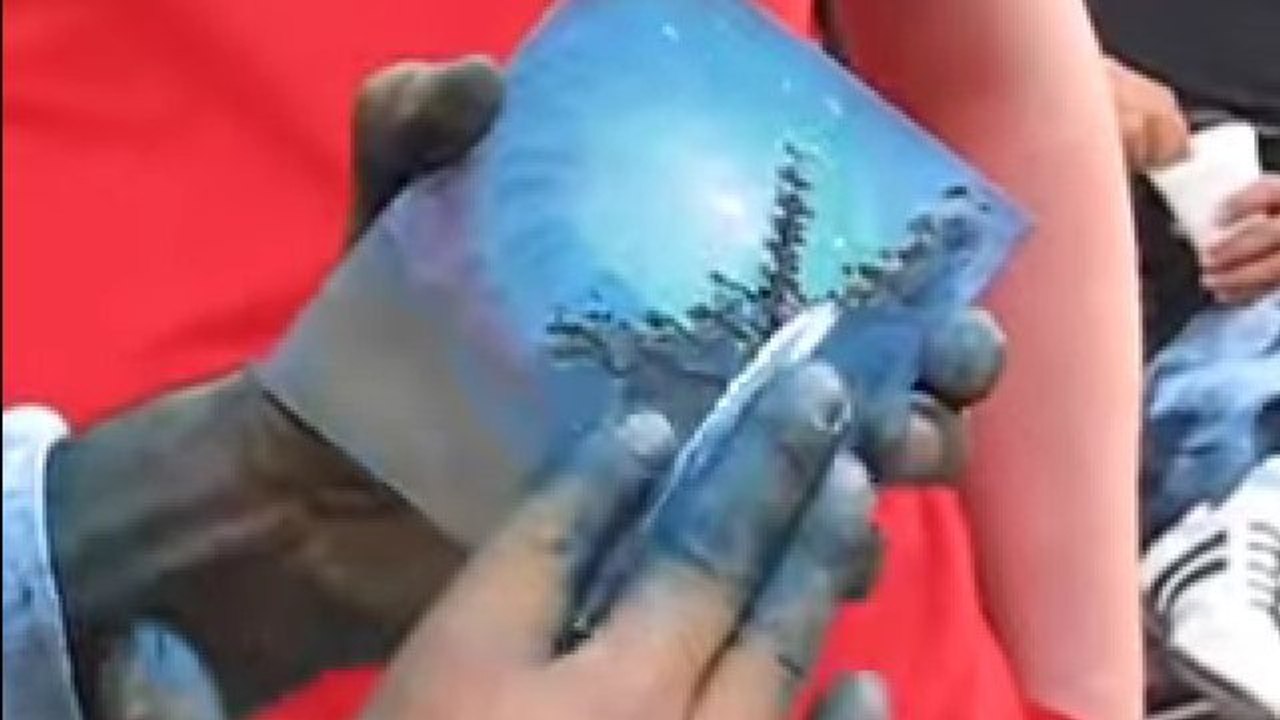 Cet artiste de rue est incroyable. Ce qu'il arrive à réaliser en quelques secondes va vous épater