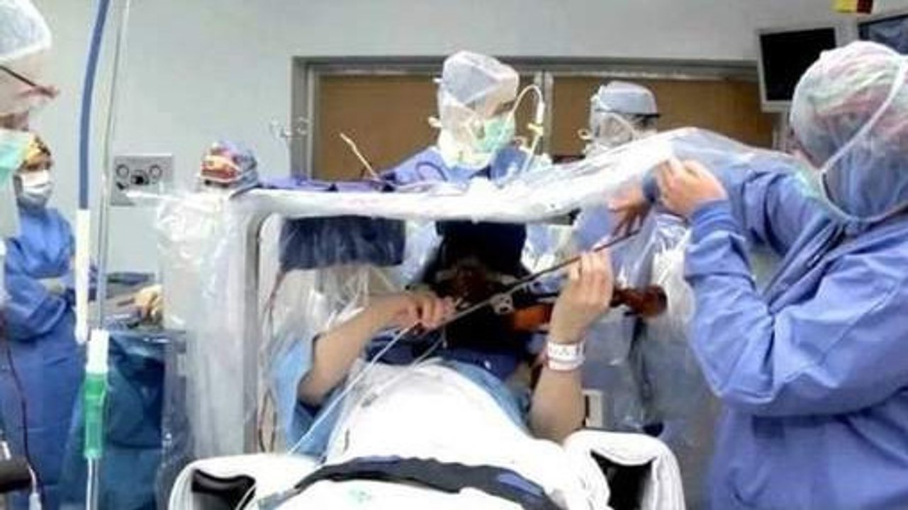 Un violoniste professionnel se fait opérer du c...