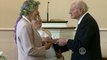 60 ans après leur rencontre, ils viennent de se marier. Une histoire d'amour incroyable !