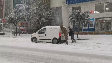 Isparta'da kar kalınlığı 30 santimetreyi geçti, hayat felç oldu