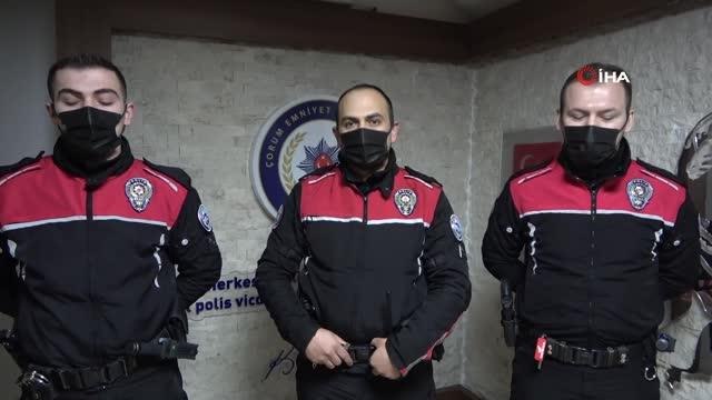 Ayakları kangren olmak üzereyken bulmuşlardı... Yabancı uyruklu çocuğu kurtaran polis memurları o anları anlattı