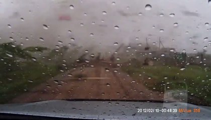 Cet homme s'est retrouvé au beau milieu d'une tornade. Et il a tout filmé